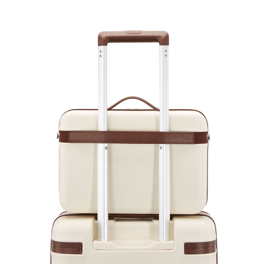 Virtuosa Train Case in the color Off White. image number 5